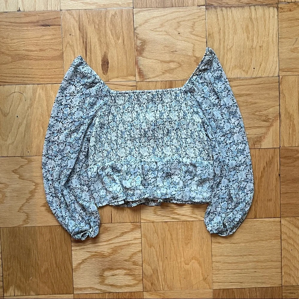 American Eagle Floral Ruched Cropped Blouse